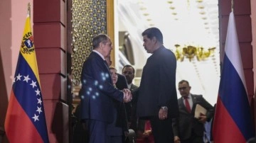 Lavrov ve Maduro Venezuela'da bir araya geldi