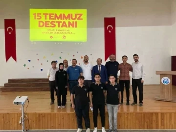 Lise öğrencileri 15 Temmuz’u şiirlerle anlattı
