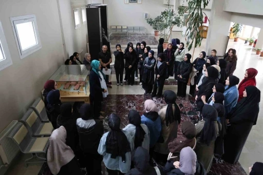 Lise öğrencileri Düzce Üniversitesi’ni gezdi
