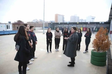 Lise öğrencileri Merkezefendi Atık Getirme Merkezini gezdi
