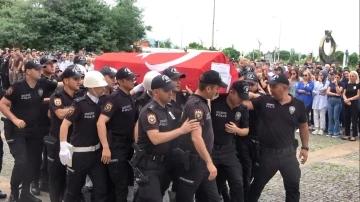 Lunapark’taki eğlence treni kazasında ölen komiser yardımcısı bayan polis için tören düzenlendi
