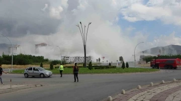 Malatya’da ağır hasarlı binaların yıkımları patlayıcı ile yapılıyor
