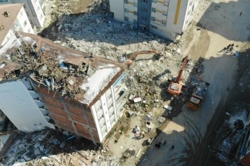 Malatya’da enkaz kaldırma çalışmaları havadan görüntülendi