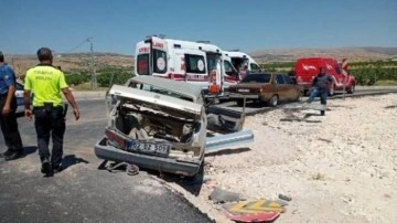 Malatya'da iki otomobil çarpıştı: 5'i çocuk, 11 yaralı