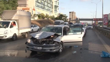 Maltepe’de kaza yapan araç sürücüsü olay yerinden kaçtı
