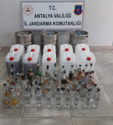Manavgat’ta otel odasında 387 litre sahte içki ele geçirildi
