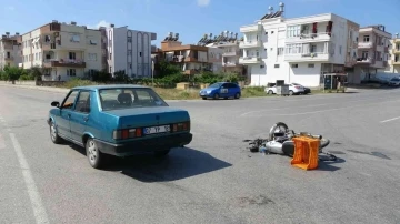 Manavgat’ta otomobil ile motosiklet çarpıştı: 2 yaralı
