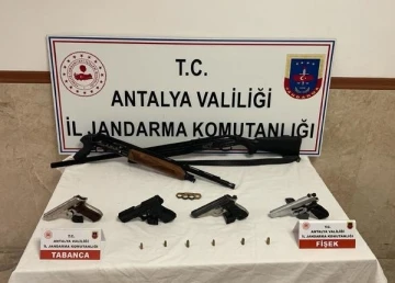 Manavgat'ta silah kaçakçılığı operasyonu