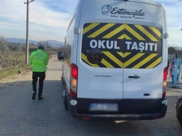 Manisa’da 2 okul servisi trafikten men edildi
