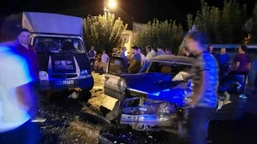 Manisa’da 3 araç birbirine girdi: 1’i çocuk 4 yaralı
