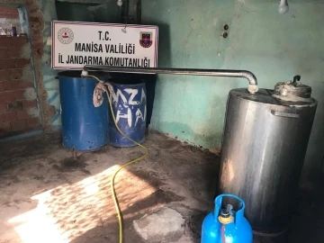 Manisa’da 97 litre sahte rakı ele geçirildi
