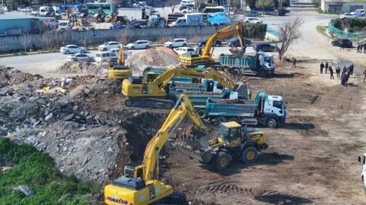 Manisa’da bin kamyonluk hafriyat kaldırılıyor
