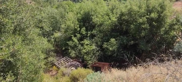 Manisa’da devrilen traktörün altında kalan çiftçi öldü
