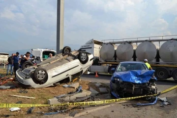 Manisa’da feci kaza: 3 ölü, 2 yaralı
