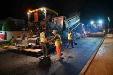 Manisa’da gece gündüz asfalt mesaisi
