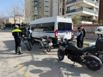 Manisa'da Motosiklet Denetimi Yapıldı, 18 Motosiklet Trafikten Men Edildi