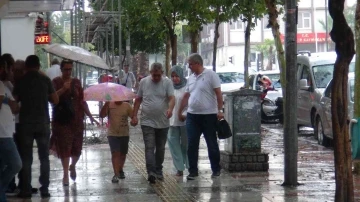 Manisa’da yağmur ve dolu etkili oldu
