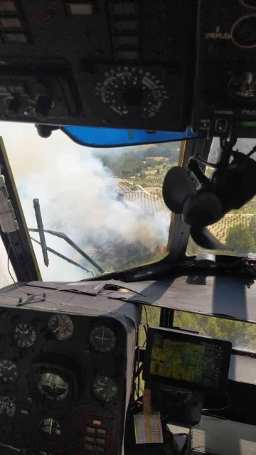 Manisa’daki orman yangınına 5 uçak ve 8 helikopter müdahale ediyor
