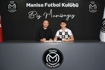 Manisa FK Akademisi’nden yetişen Yunus Emre Dursun profesyonel oldu
