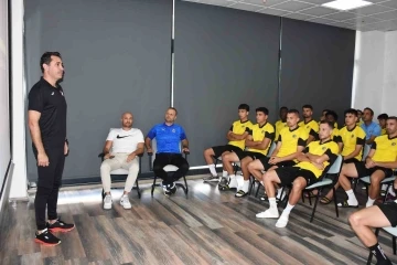 Manisa FK futbolcularına değişen kurallarla ilgili eğitim verildi
