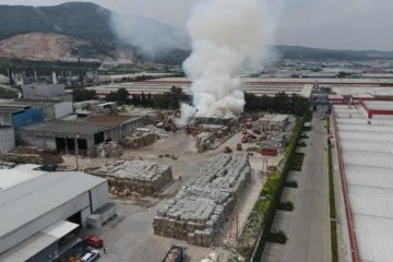 Manisa OSB’deki kağıt fabrikasında büyük yangın