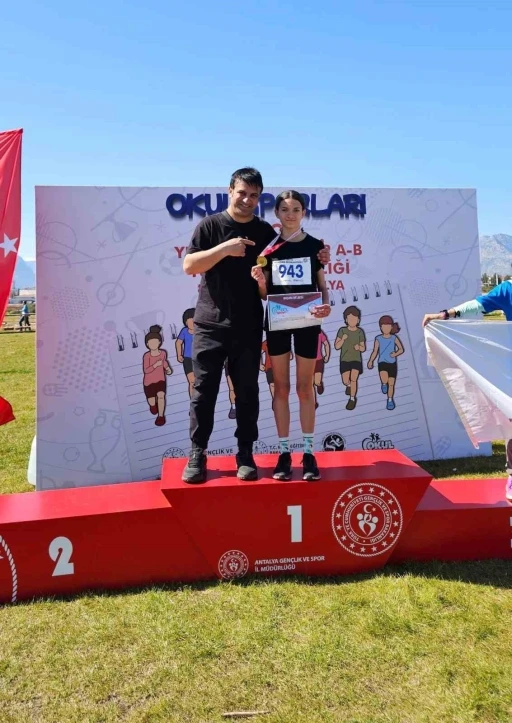 Manisalı sporcu Nida Deniz Karataş Türkiye şampiyonu oldu
