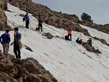 Mantar toplamaya giderken bacağını kıran vatandaşın imdadına AFAD, jandarma ve 112 yetişti
