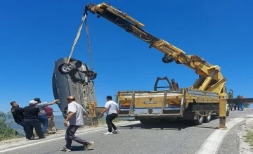 Manzara karşısında özçekim yapmak istedi, otomobili uçuruma uçtu
