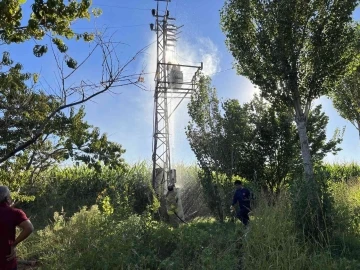 Mardin’de patlayan trafo alevlere teslim oldu
