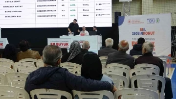 Mardin’de TOKİ kurası heyecanı yaşandı
