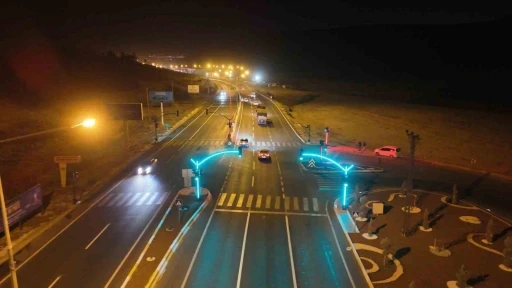 Mardin trafiğinde LED ışıklı yaya geçitleri ve dekoratif sinyalizasyon dönemi başladı
