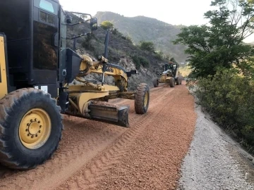 Marmara’nın ’Küçük Antalya’sı Çaltı’daki sera yolları yapıldı
