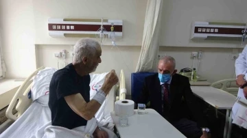 Marmaris Kaymakamı Aksoy devlet hastanesinde tedavi gören depremzedeler ile görüştü
