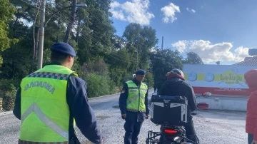 Marmaris’te jandarma trafik denetimlerine hız kesmeden devam ediyor
