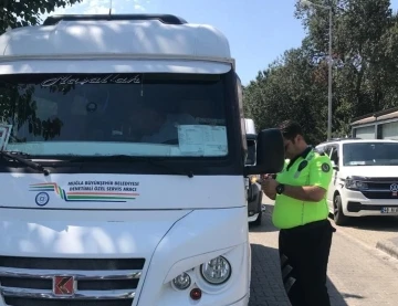 Marmaris’te trafik ekipleri okul servislerini denetledi
