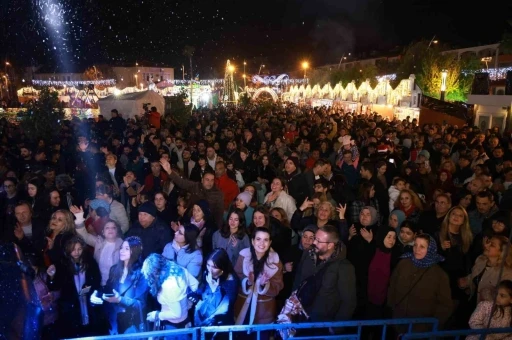 Marmaris, yeni yıla eğlenerek girdi
