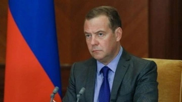 Medvedev: İngiliz yetkilileri hedef alabiliriz