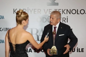 Mehmet Sarı’ya ‘en başarılı belediye başkanı’ ödülü
