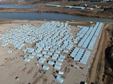 Mehmetçik depremzedeler için 4 bin 200 çadır kuruyor
