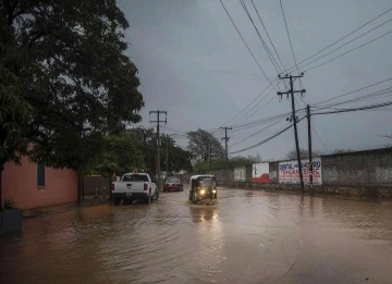 Meksika’yı vuran Agatha Kasırgası’nda 4 kişi öldü
