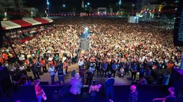 Melek Mosso’dan muhteşem konser
