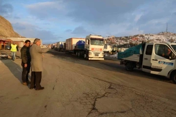 Melikgazi, Hatay’a mobil WC, duş, konaklama konteynerları ve su arazözü yolladı
