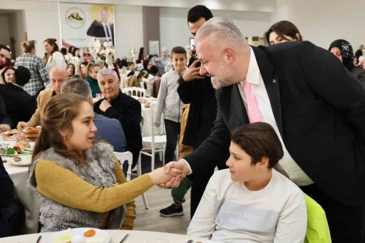 Menemen’de özel çocuklarla çok özel kutlama
