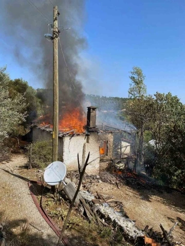 Menteşe’de ev yangını
