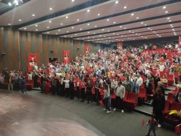 Merkezefendi Kent Tiyatrosu ve Orkestrası ayakta alkışlandı
