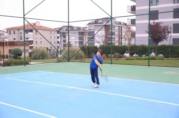 Merkezefendi tenis turnuvasına ev sahipliği yaptı
