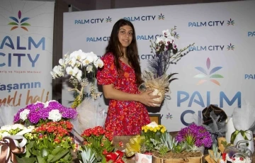 Mersin Büyükşehir Belediyesi, Anneler Günü için çiçek pazarı kurdu
