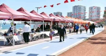 Mersin Büyükşehir Belediyesinin stantlarında bu kez depremzede üreticiler yer alıyor