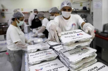 Mersin Büyükşehir Belediyesinin yemek hizmeti 3 milyon pakete ulaştı
