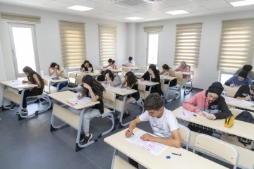 Mersin Büyükşehirin kurs merkezlerinde 18 öğrenci ilk 50 binde
